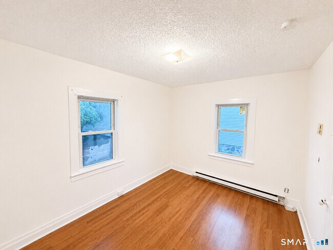 Building Photo - 64 Bannon St