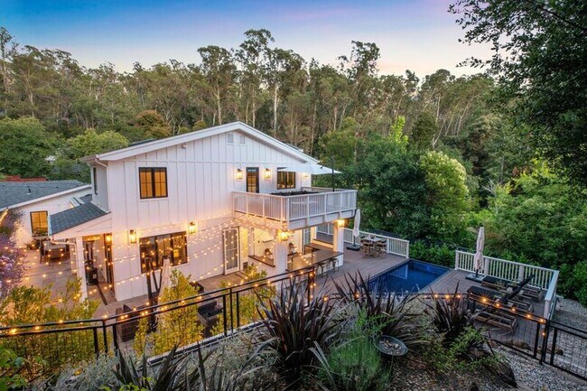 Building Photo - 31 Gold Hill Grde