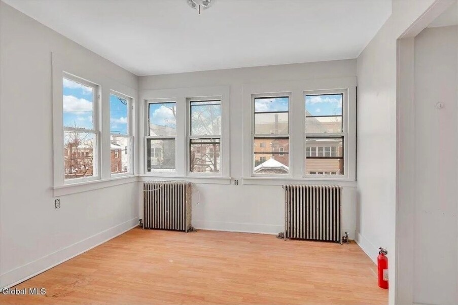 Building Photo - 6 W Erie St