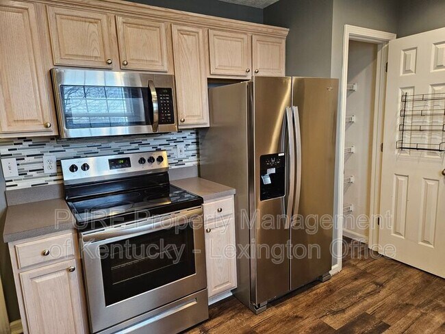 Building Photo - 353 Lucille Dr