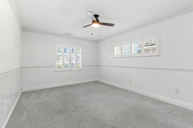 Building Photo - "Spacious 2-Bed, 2-Bath Condo Oasis in Prime Clearwater Location – 55+ COMMUNITY