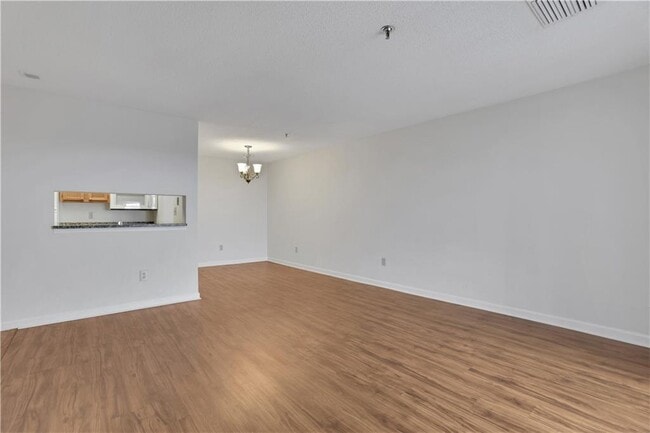 Building Photo - 300 Johnson Ferry Rd