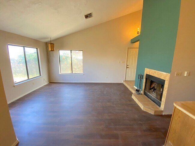 Building Photo - Northeast El Paso 3 bed