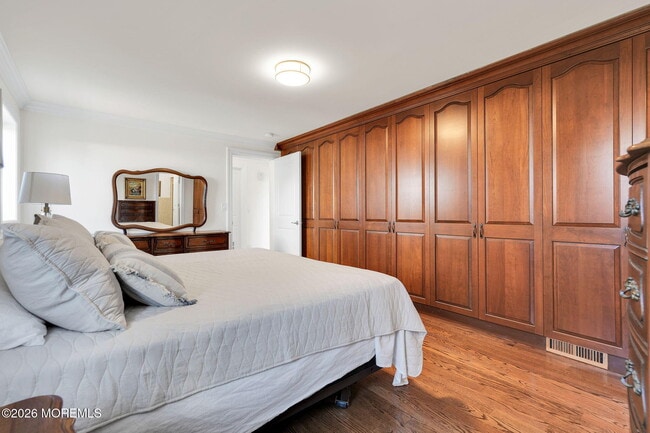 Building Photo - 606 North Blvd