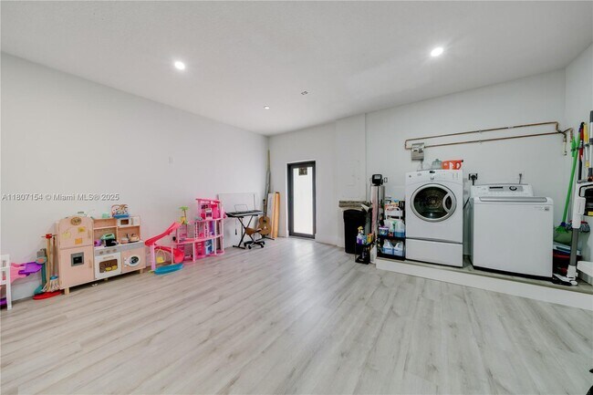 Building Photo - 15338 SW 141st Ct
