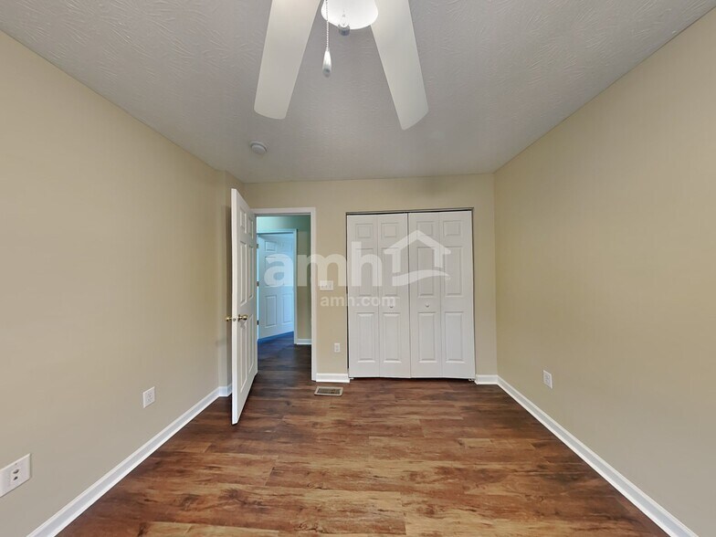 Building Photo - 279 La Salle Ct