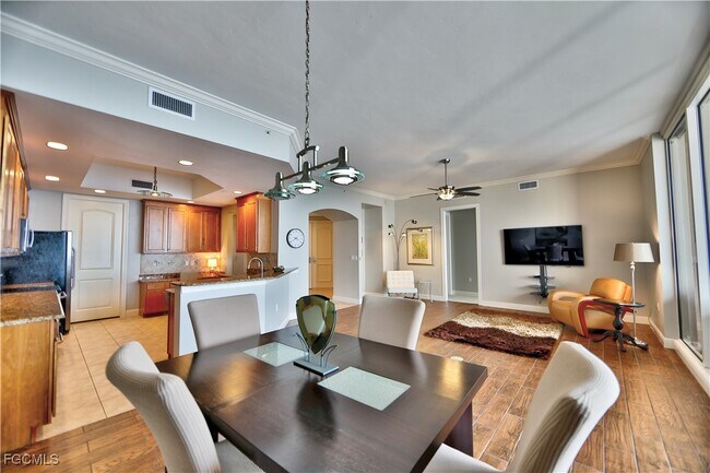 Building Photo - 2104 W First St