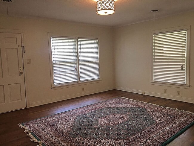 Building Photo - 144 Maywood Dr