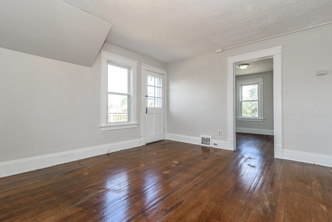 Building Photo - 19610 Shawnee Ave