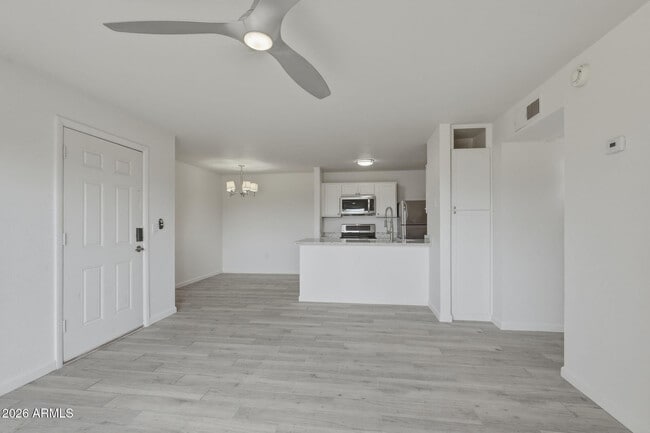 Building Photo - 8055 E Thomas Rd