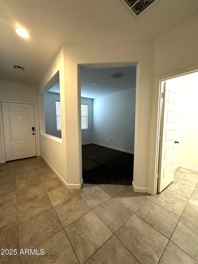 Building Photo - 3241 W Shanley Ave