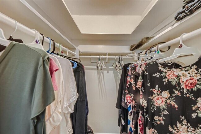 Building Photo - 2401 Manor Rd