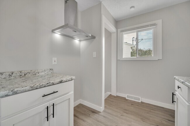 Building Photo - 30030 Vineyard Rd