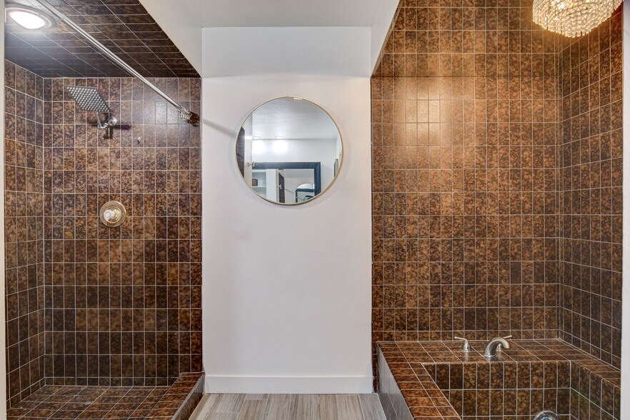 Building Photo - 945 Vegas Valley Dr