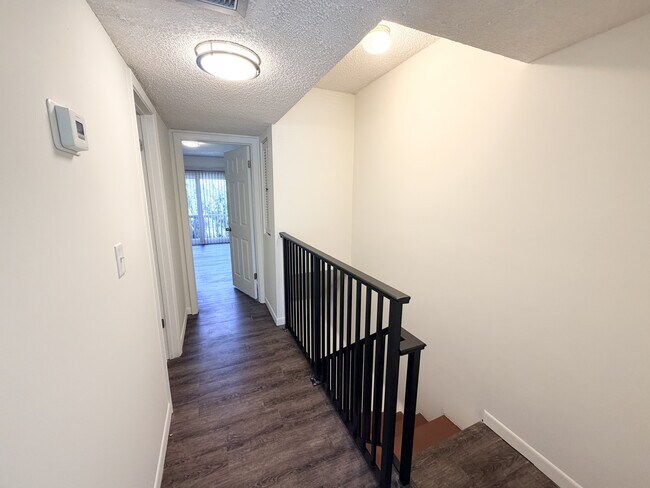 Building Photo - 6131 SW 42nd Ct