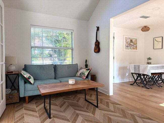 Building Photo - 2 Bedroom 2 Bath Annual Furnished Cottage ...