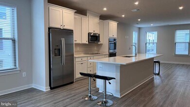 Building Photo - 2433 Silver Line Aly