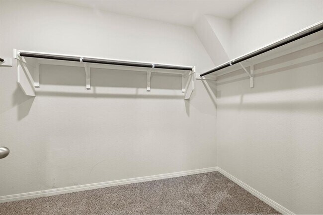Building Photo - 120 Longmount Cv