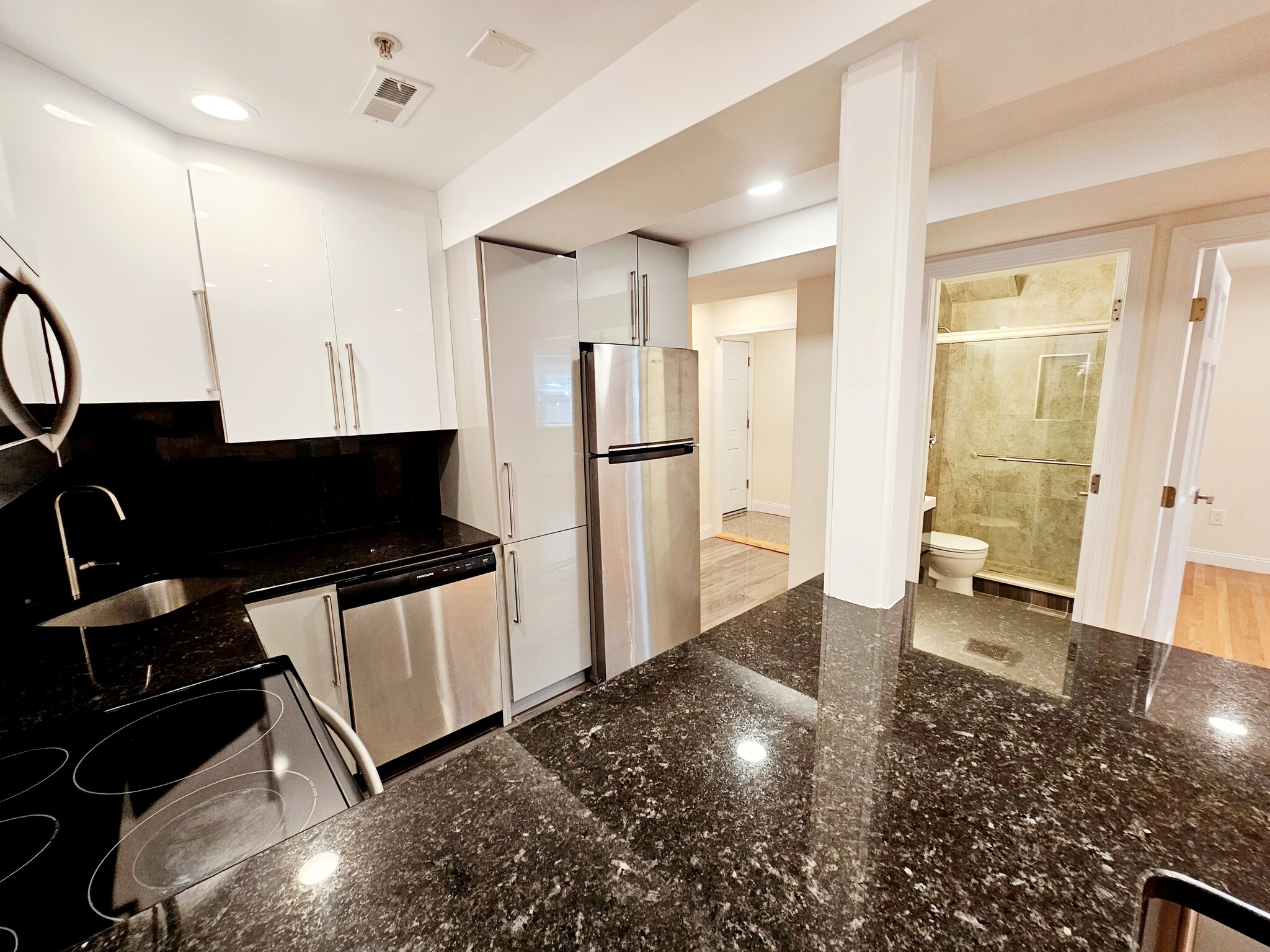 Building Photo - 1803 Beacon St