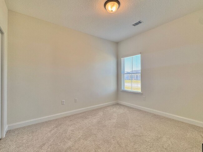 Building Photo - AVAILABLE NOVEMBER [PET FRIENDLY]