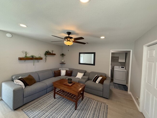 Building Photo - Well Maintained & Updated Home