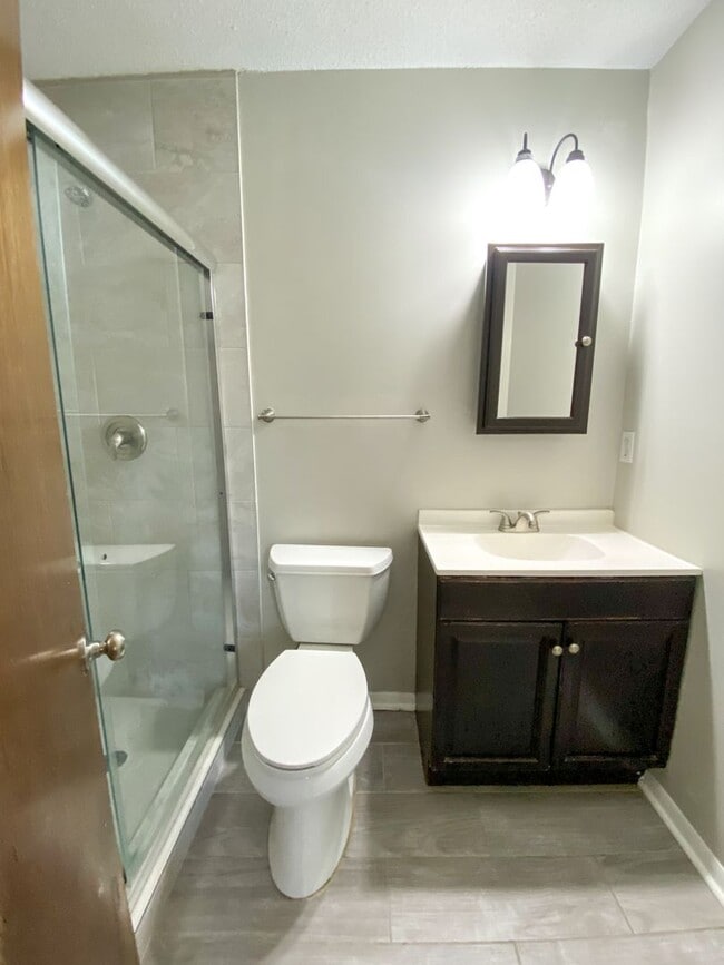 Building Photo - 3 bedroom 2 bathroom near Ramill and St Elmo