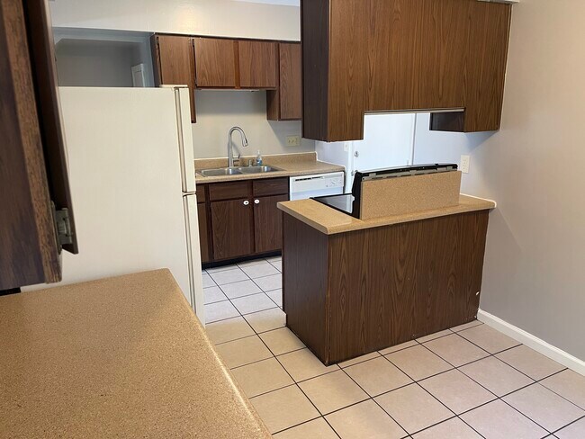 Building Photo - 4465 W Milham Ave