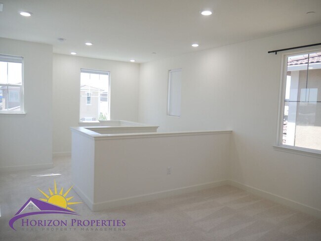 Building Photo - Modern Two-story 4 Bed 3.5 Bath 2,786 sqft...