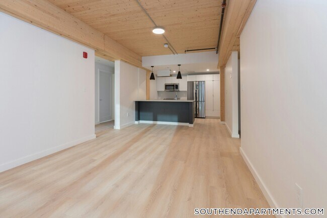 Building Photo - 11 E Lenox St