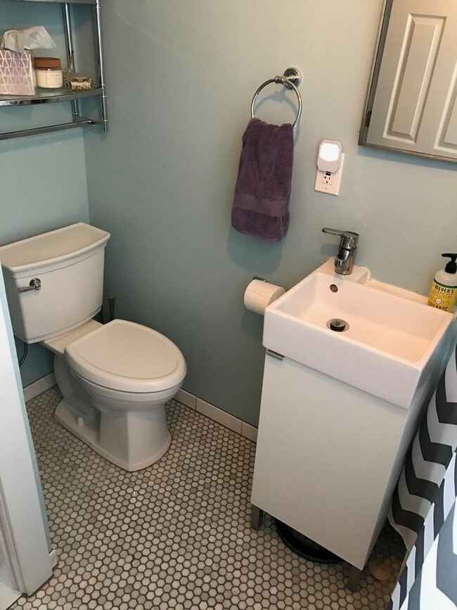 Building Photo - 2320 5th St NE