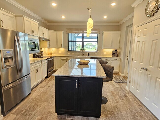 Building Photo - Annual Furnished 2 Bedroom 2 Bathroom with a Flex Room in Island Walk!