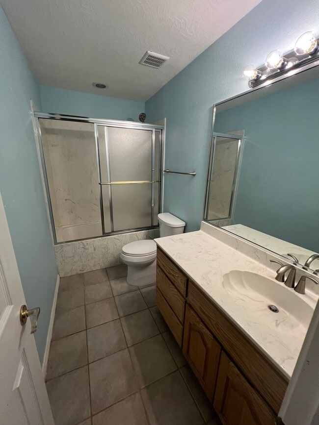 Building Photo - Executive Rental