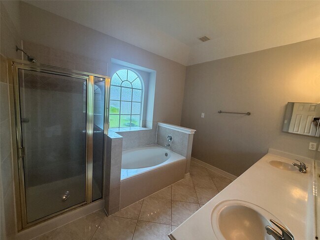 Building Photo - 4163 Surreydon Dr