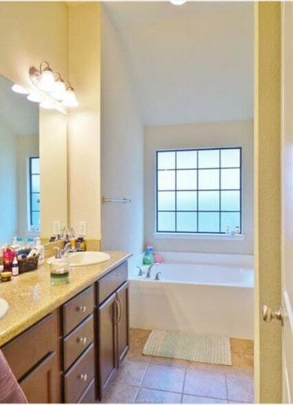 Building Photo - 2711 Silver Oak Dr