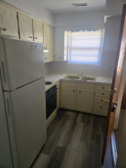 Building Photo - 103 Summit Ave