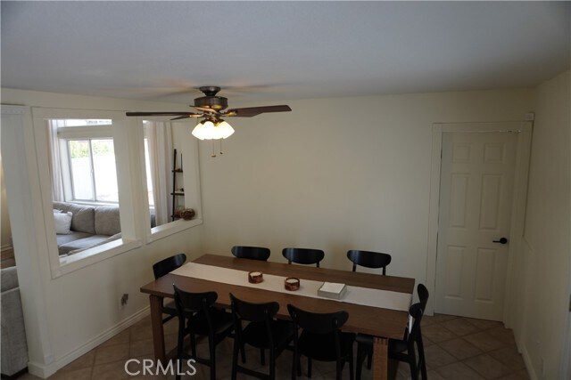 Building Photo - 995 Primrose Ln