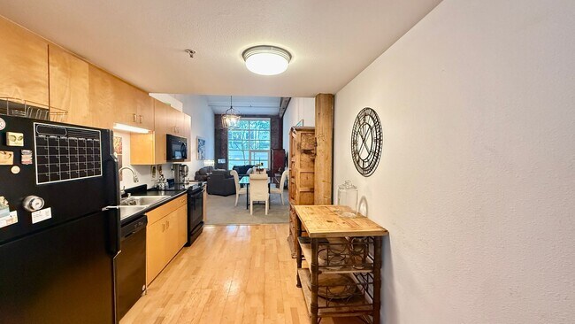 Building Photo - 12 Month Lease Term: Furnished 1BR Loft-style w/Den condo a block from The Embarcadero, Includes ...