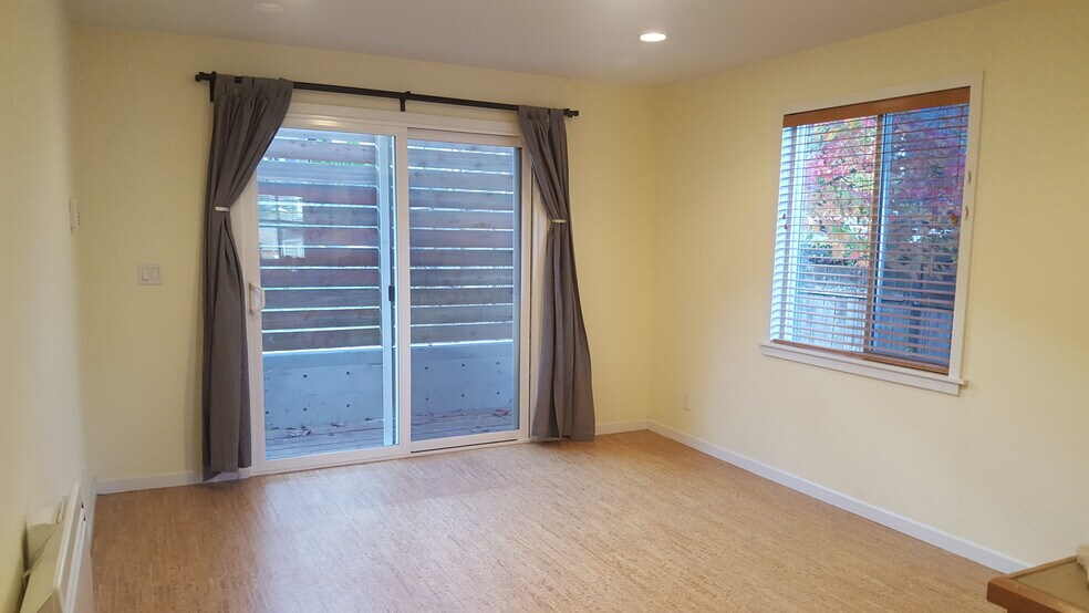 Dining - 1427 27th Ave