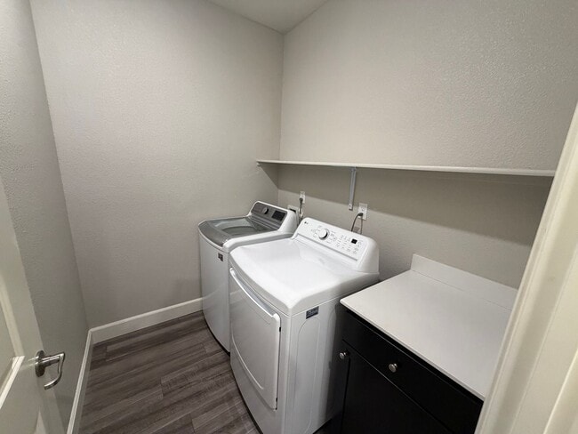 Building Photo - 3 bed/ 2 bath Reno home available in the Wild Stallion Estates