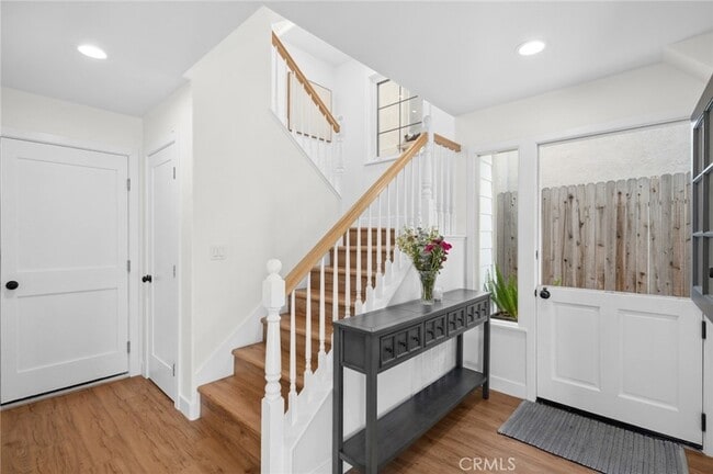 Building Photo - 409 Dahlia Ave