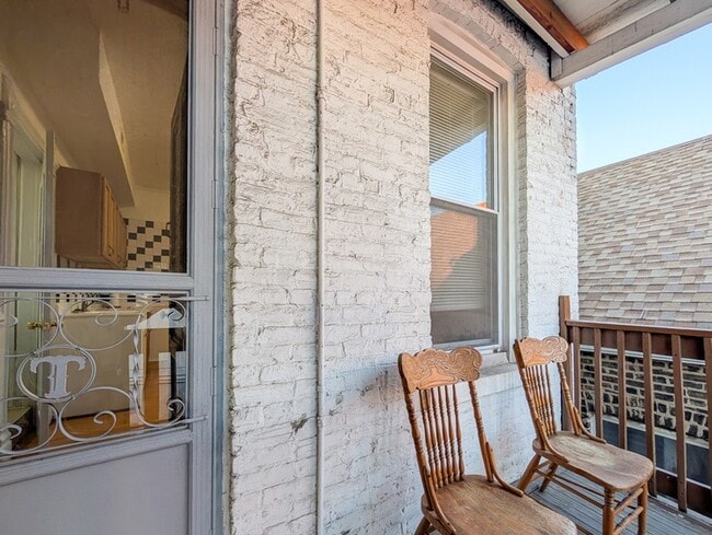 Building Photo - 2025 W Coulter St