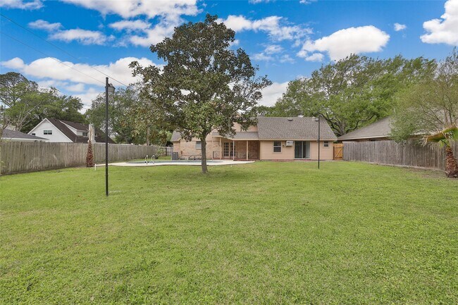 Building Photo - 2706 Stetson Ln