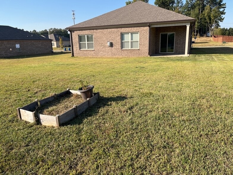 Building Photo - 39 Empire Ln