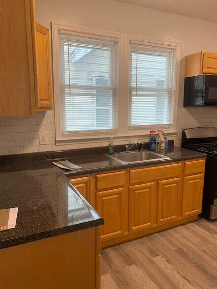 Building Photo - 12 Fairchild Pl