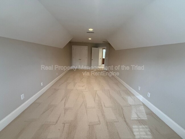 Building Photo - 2528 N Beech Ln