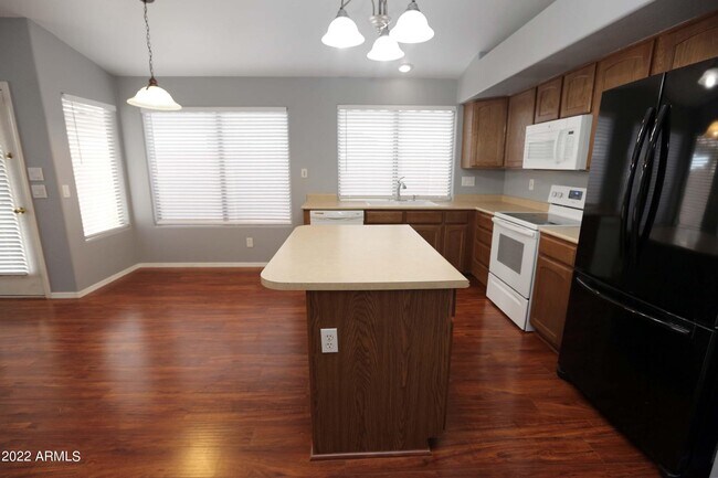 Building Photo - 11217 W Edgemont Ave