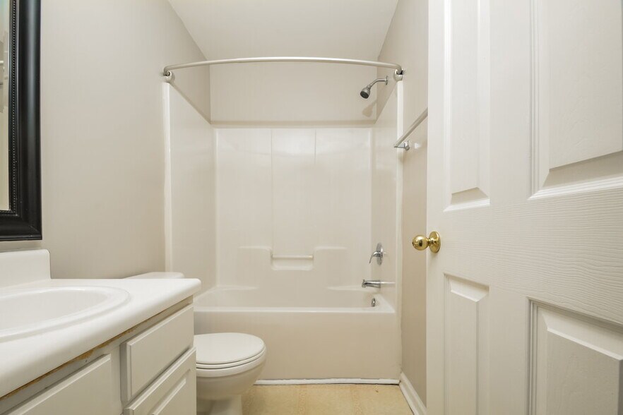 Building Photo - 5263 Little Sandy Dr