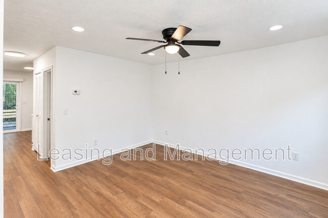 Building Photo - 907 Royal Tern Ln