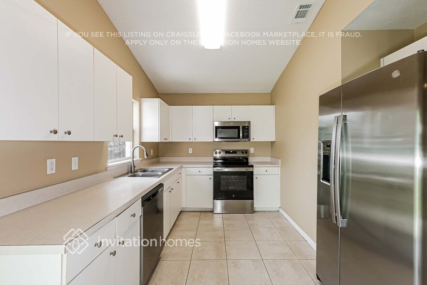 Building Photo - 1319 W Knollwood St