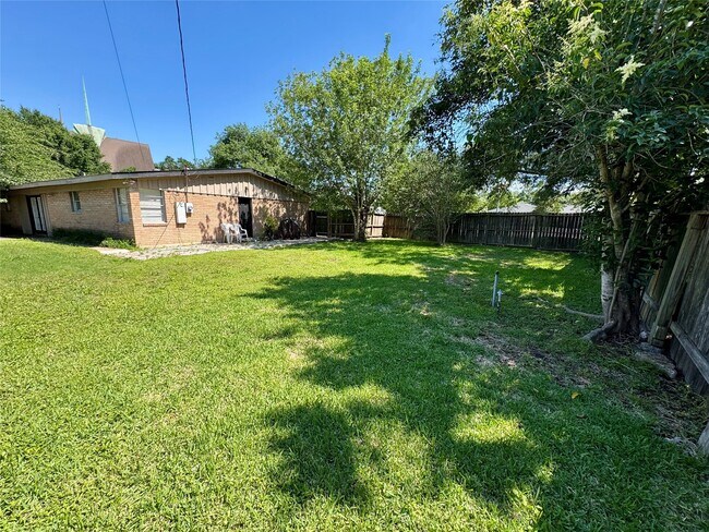 Building Photo - 5218 Willowbend Blvd